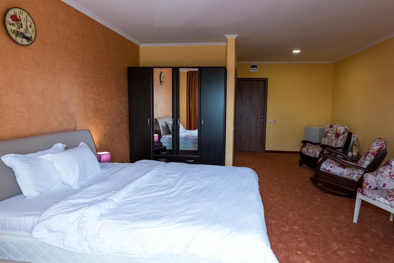Hotel Monte Carlo Reghin Extérieur photo