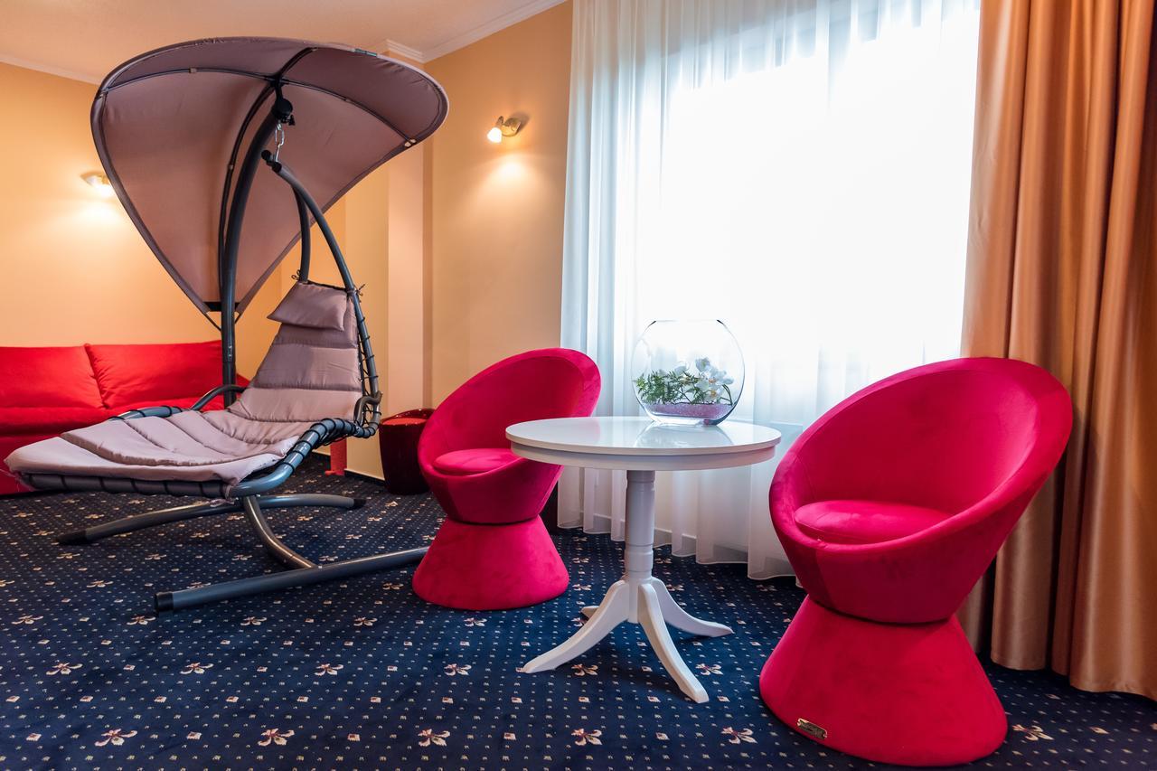 Hotel Monte Carlo Reghin Extérieur photo