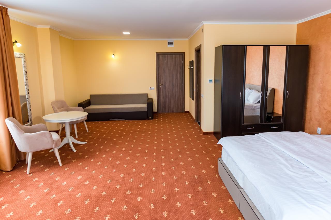 Hotel Monte Carlo Reghin Extérieur photo