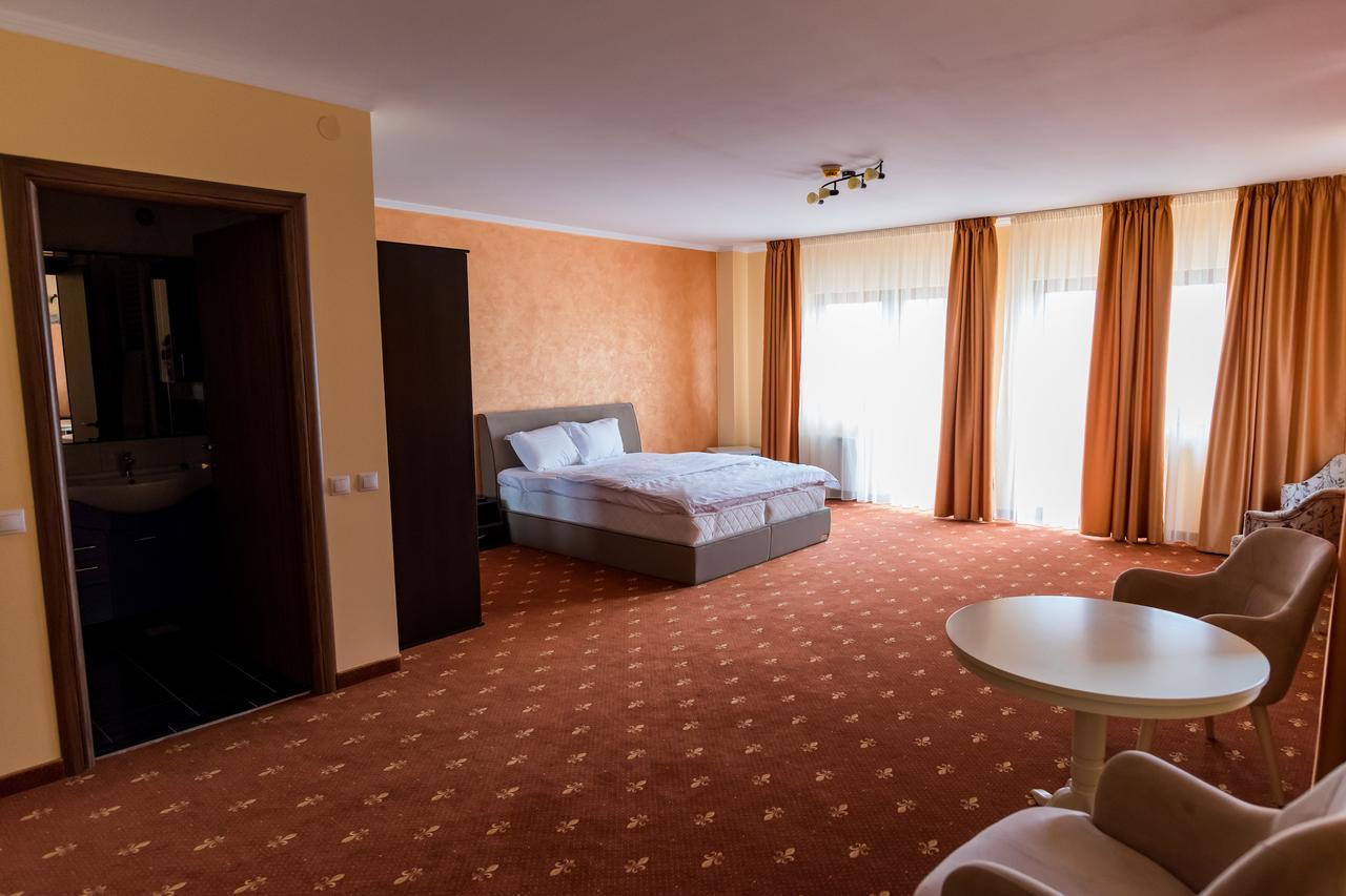 Hotel Monte Carlo Reghin Extérieur photo