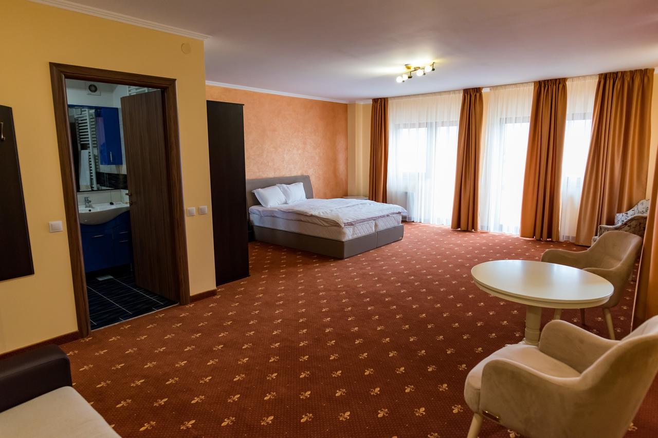 Hotel Monte Carlo Reghin Extérieur photo