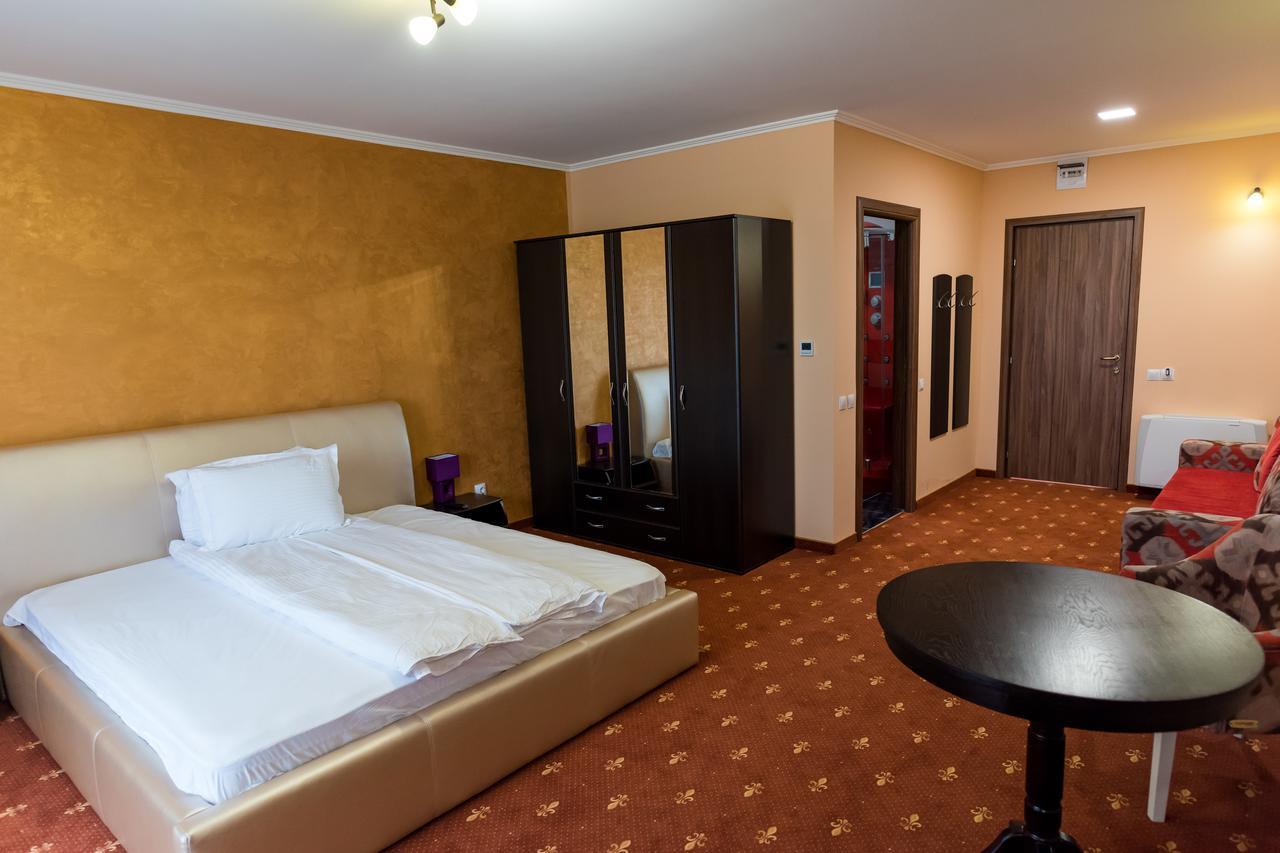 Hotel Monte Carlo Reghin Extérieur photo